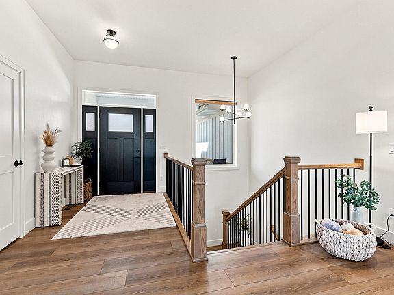 4th image of 404 Solomia Ct