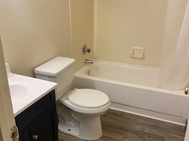 425 6th Ave — Photo 21