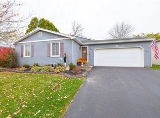 88 Woodsong Ln, Rochester, NY 14612