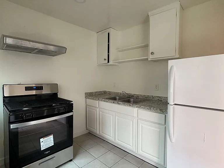6006 Genoa St #5 — Photo 3