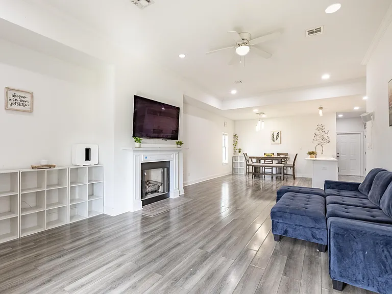 379 Shoal Dr — Photo 5
