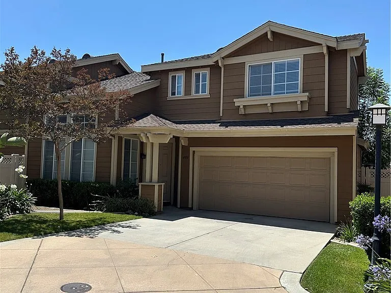 408 Middlebury Ct — Photo 3