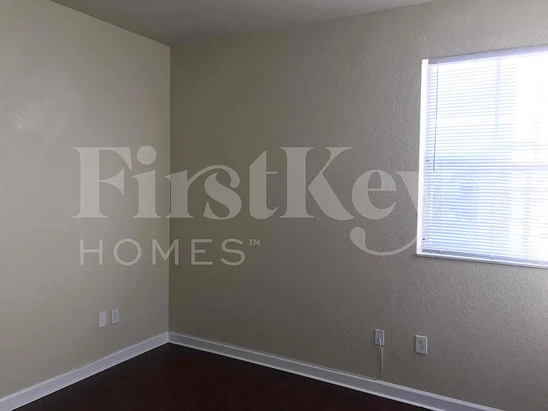 181 NE 30th Pl — Photo 9