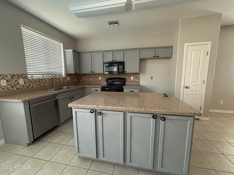 3942 E Claxton Ave — Photo 7