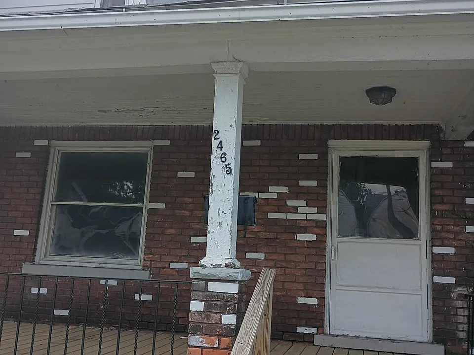 2465 Lawton Ave