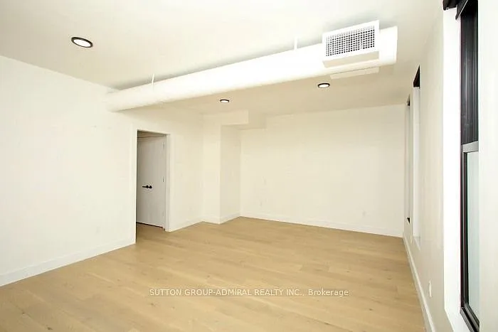 535 Yonge St #3 — Photo 5