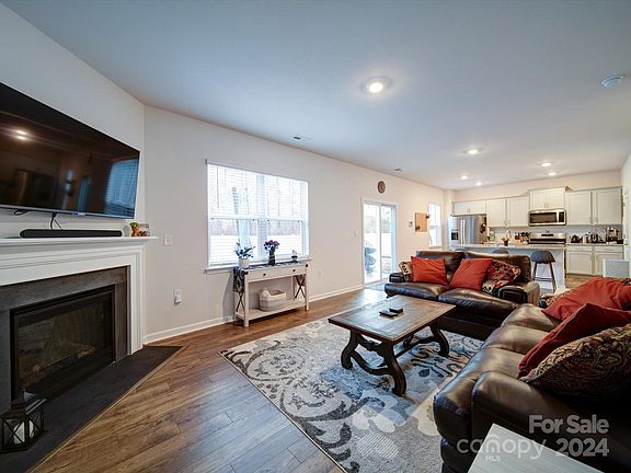 4th image of 9312 Goldenrod Ln