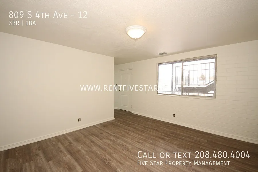 3 Bedroom Apartment 1 Block From ISU Campus! — Photo 3