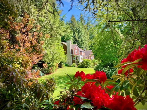 1188 Garden Gate Dr, Central Saanich, BC V8M 2H6