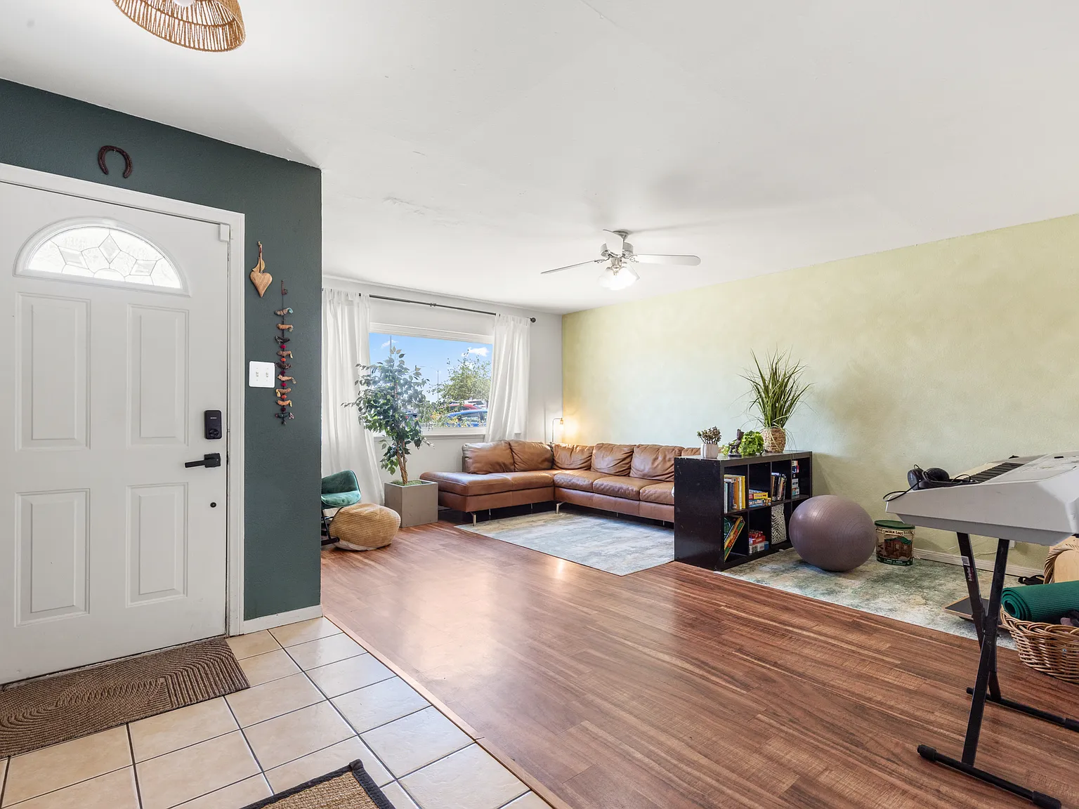 4 bed, 1895 sqft, $3,200 — Photo 2