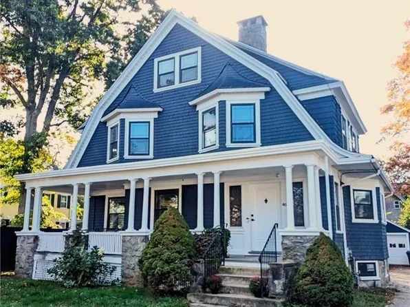 46 Circuit Dr, Cranston, RI 02905