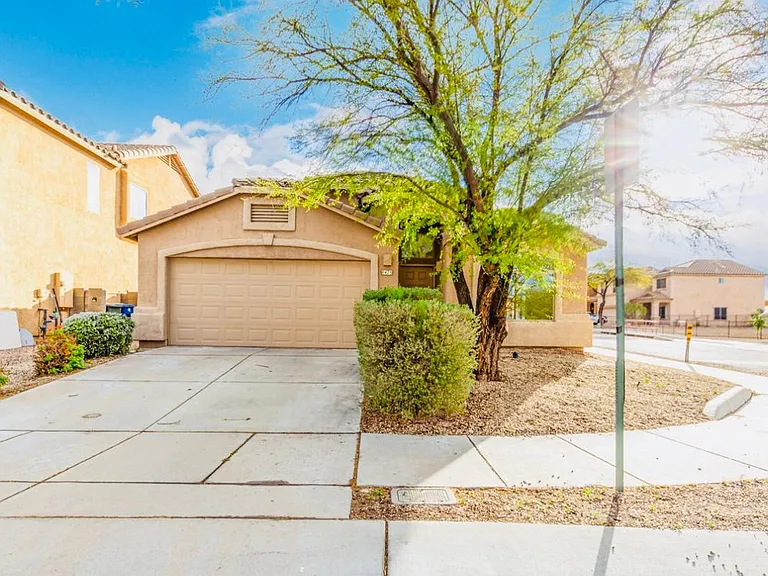 8475 S Otis Dr — Photo 2