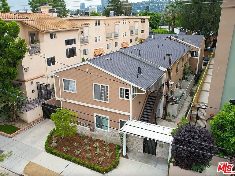 10932 Bloomfield St — Photo 10