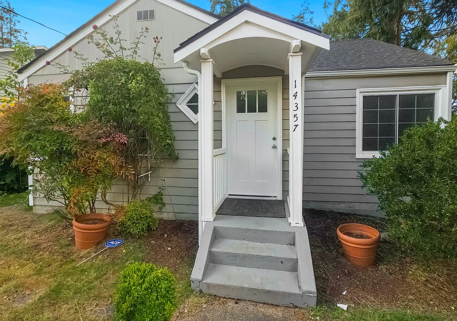Bright 3-Bedroom Cedar Park Home with Updated Kitchen & New Downstairs Carpet — Photo 2