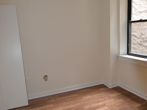 4th image of 1136 Pine St #302