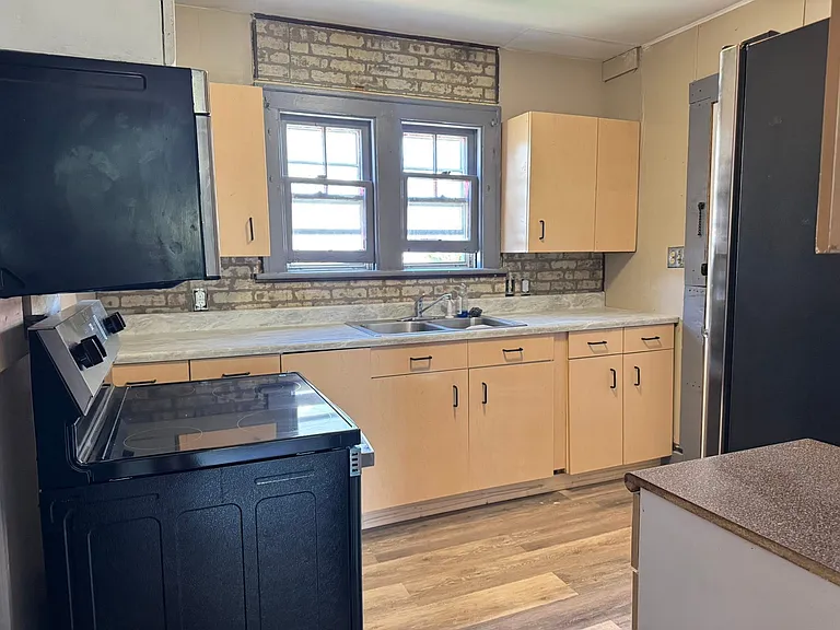 1028 Kenilworth Ave — Photo 4