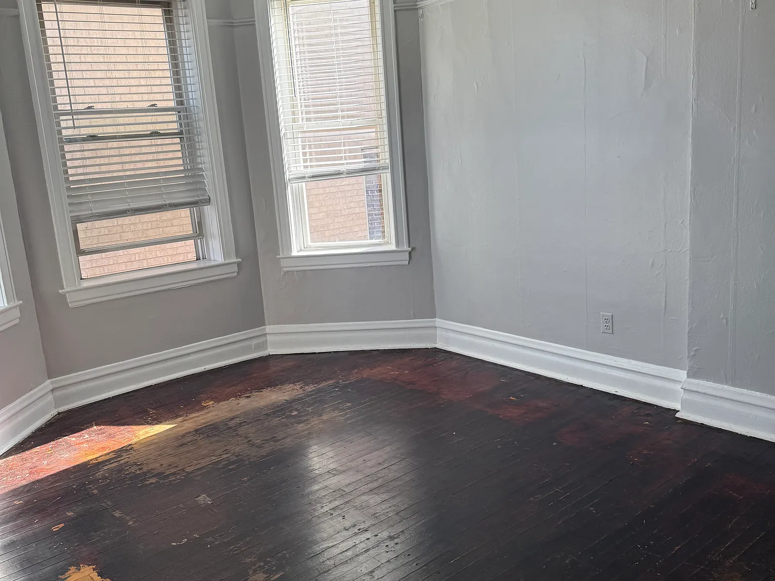 3231 S Emerald Ave — Photo 4