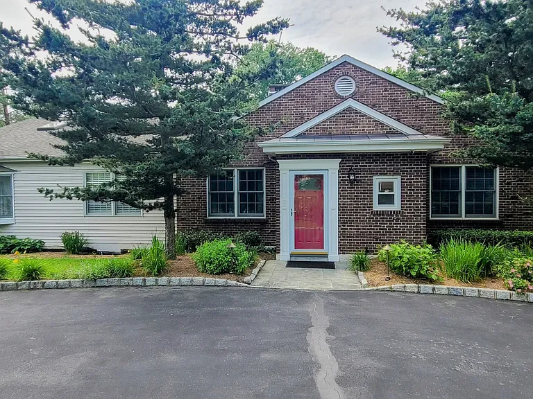 121 S Ridgedale Ave — Photo 3