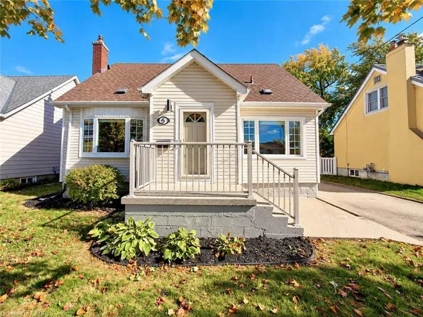 5 Athens St, Hamilton, ON L9C 3K8