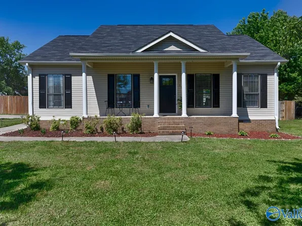 506 Comet Dr, Toney, AL 35773