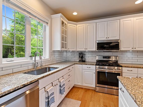 5th image of 900 Ledgewood Drive