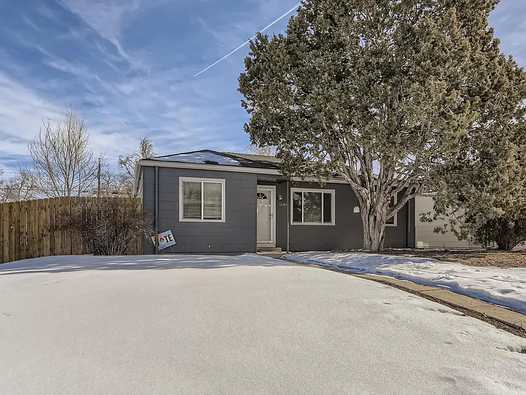 1090 Emporia St — Photo 23