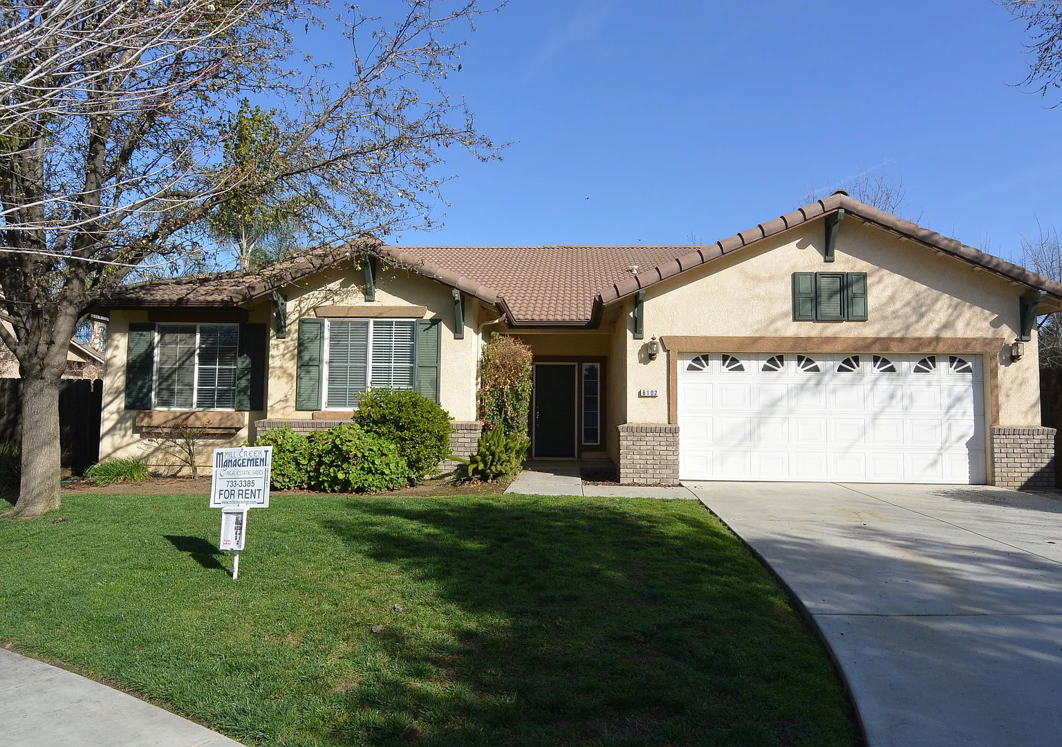 4 Bedroom 2.5 Bathroom in SW Visalia!! — Photo 1