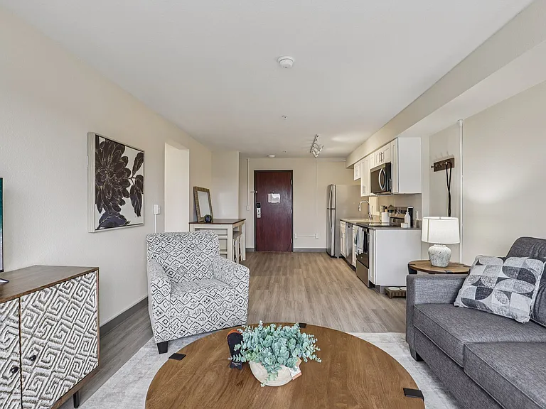 Woodland Flats Apartments — Photo 9