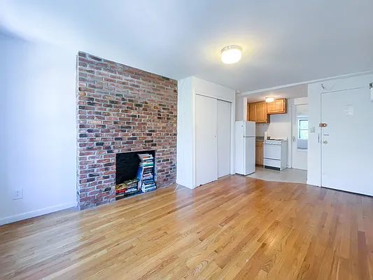 Rented by City Connections Realty | media 19