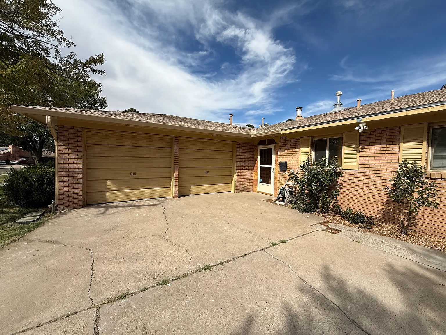 4 bed, 2350 sqft, $2,495 — Photo 1