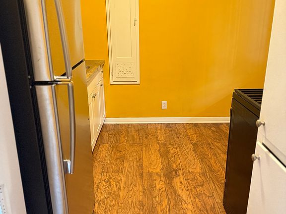 5th image of 161 S Westmoreland Ave APT 203