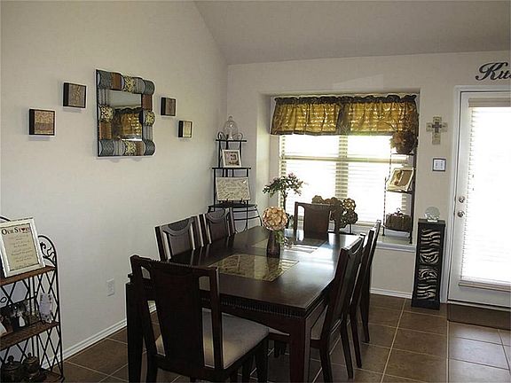 5th image of 4606 Meadow Way Dr