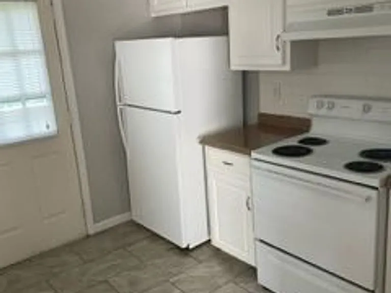 327 NW Gibson Rd — Photo 4