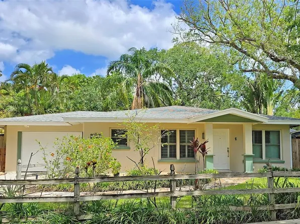 3004 Bayshore Cir, Sarasota, FL 34234