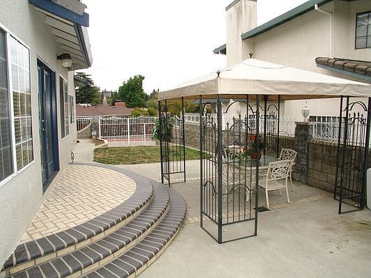 Large back Yard w/side Access