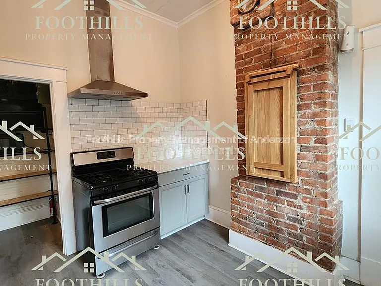 1208 W Whitner St — Photo 4