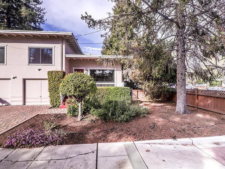 900 Oak Ln — Photo 15