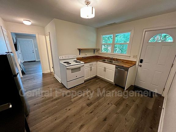 5th image of 109 Dime St Unit B