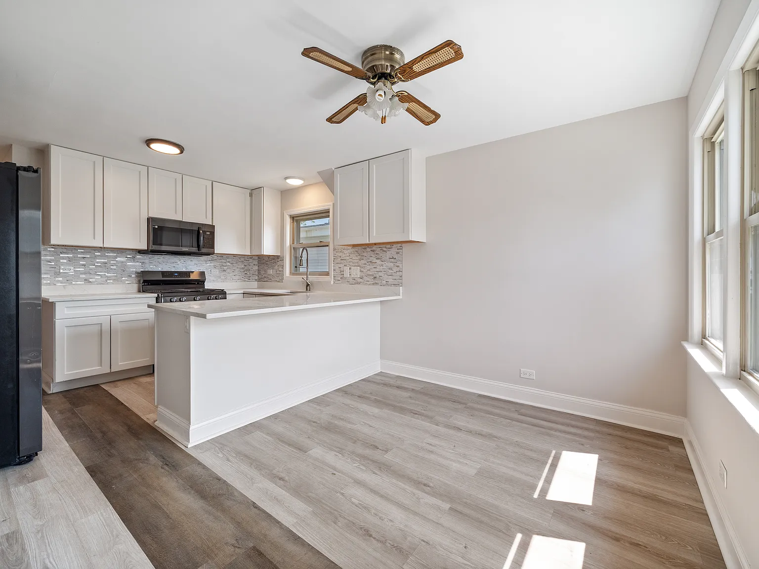 4 bed, 1.5 bath, 1238 sqft, $3,100 — Photo 3