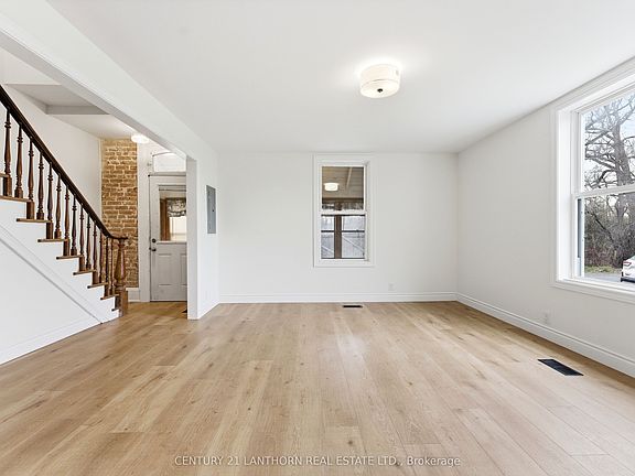 3rd image of 16 Store St