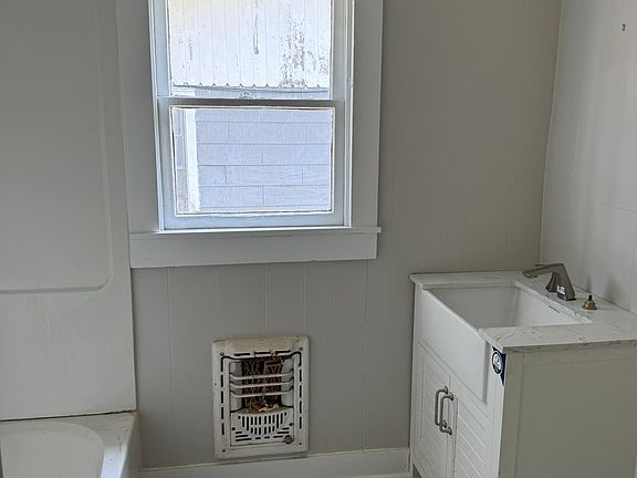 Pretty bathroom!
