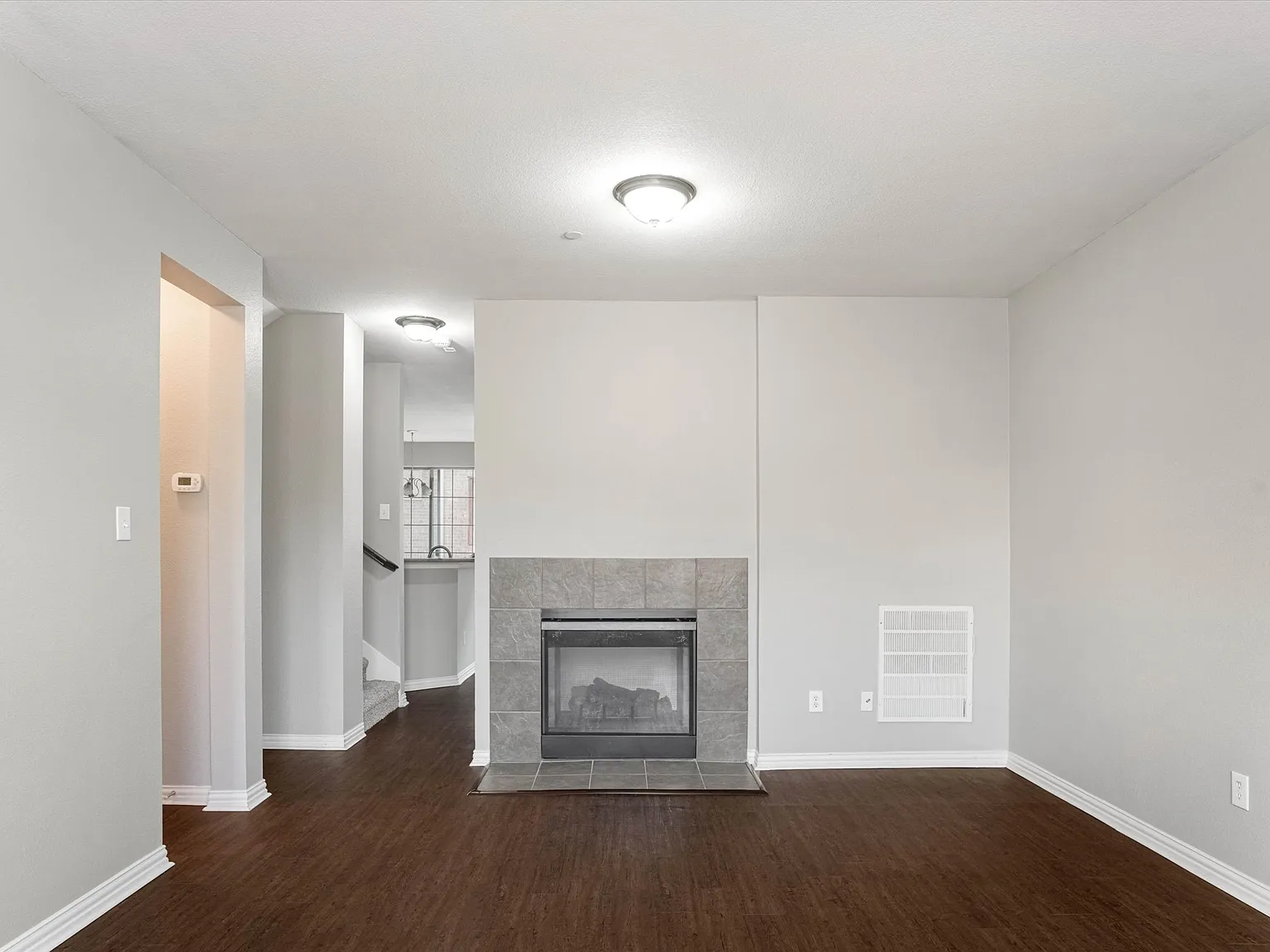3 bed, 2241 sqft, $2,850 — Photo 3