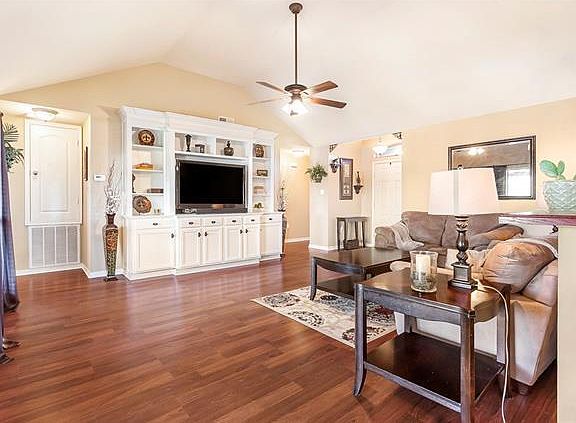 5th image of 333 Penn Mill Lakes Blvd