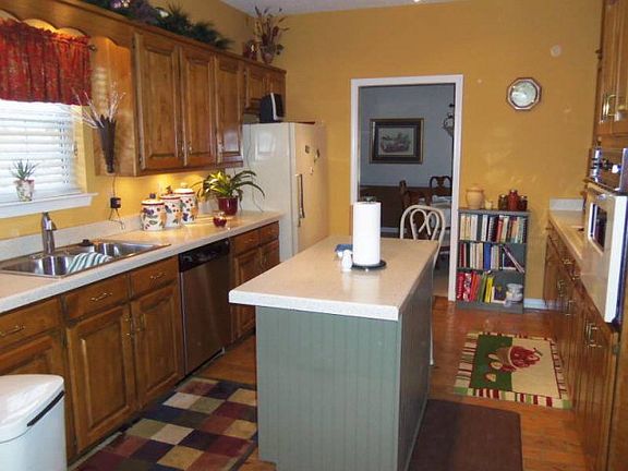 3rd image of 505 Lakeview Dr