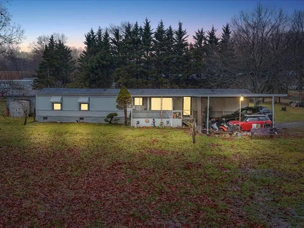 458 Barrett Pvt Dr, Blountville, TN 37617