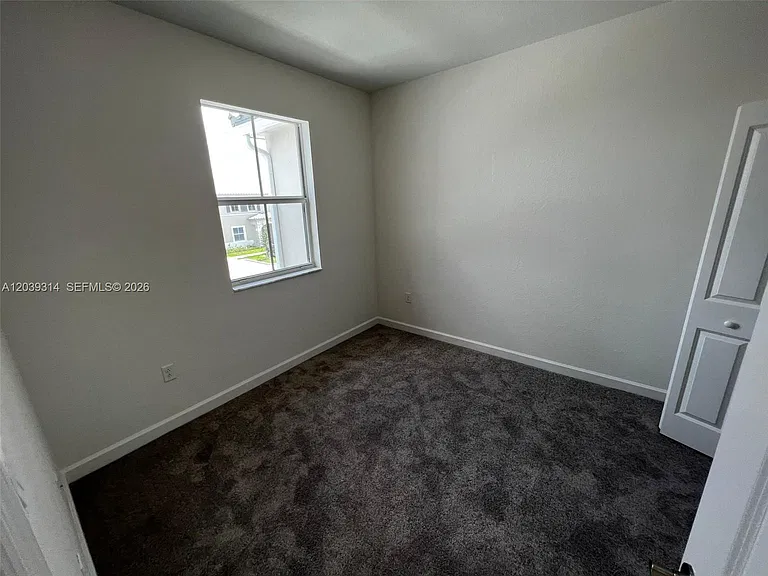1810 SE 26th Ter #1810 — Photo 18