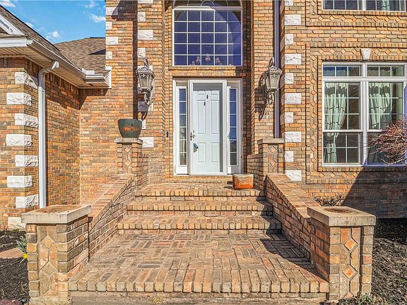 2nd image of 645 N Riding Ridge Ln