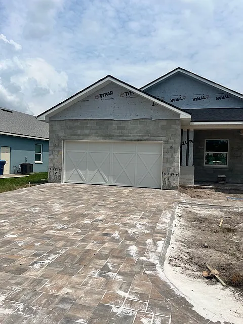 4 bed, 2500 sqft, $2,450 — Photo 3