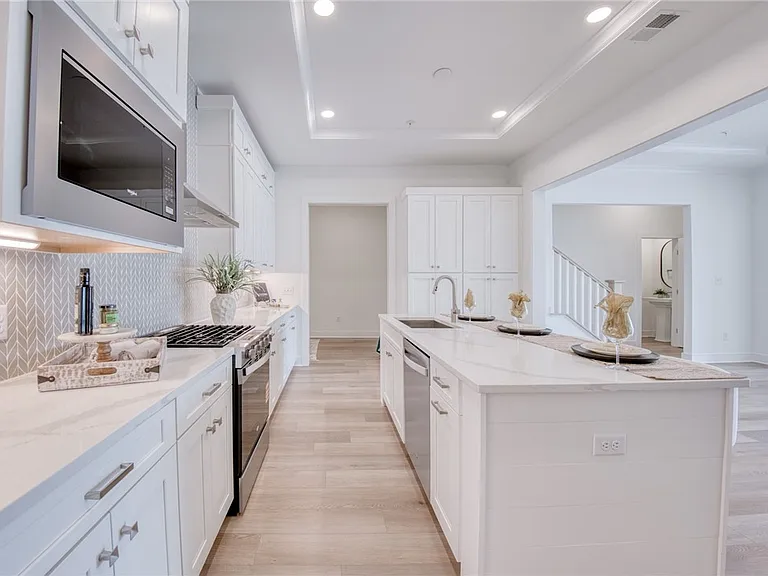 304 Highbridge Ln — Photo 8