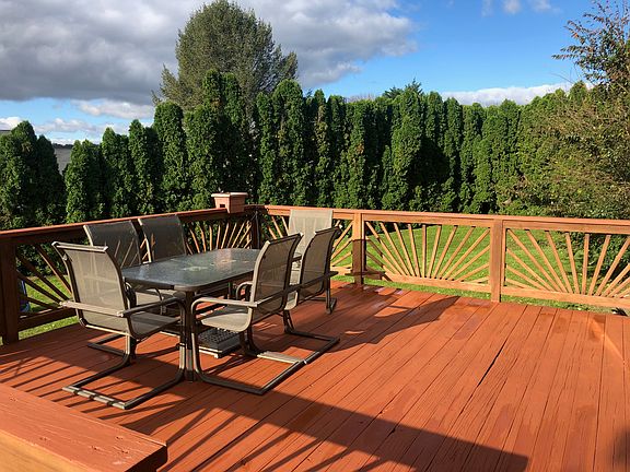 Private backyard w/view